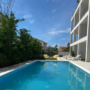 Carlotta Apartment